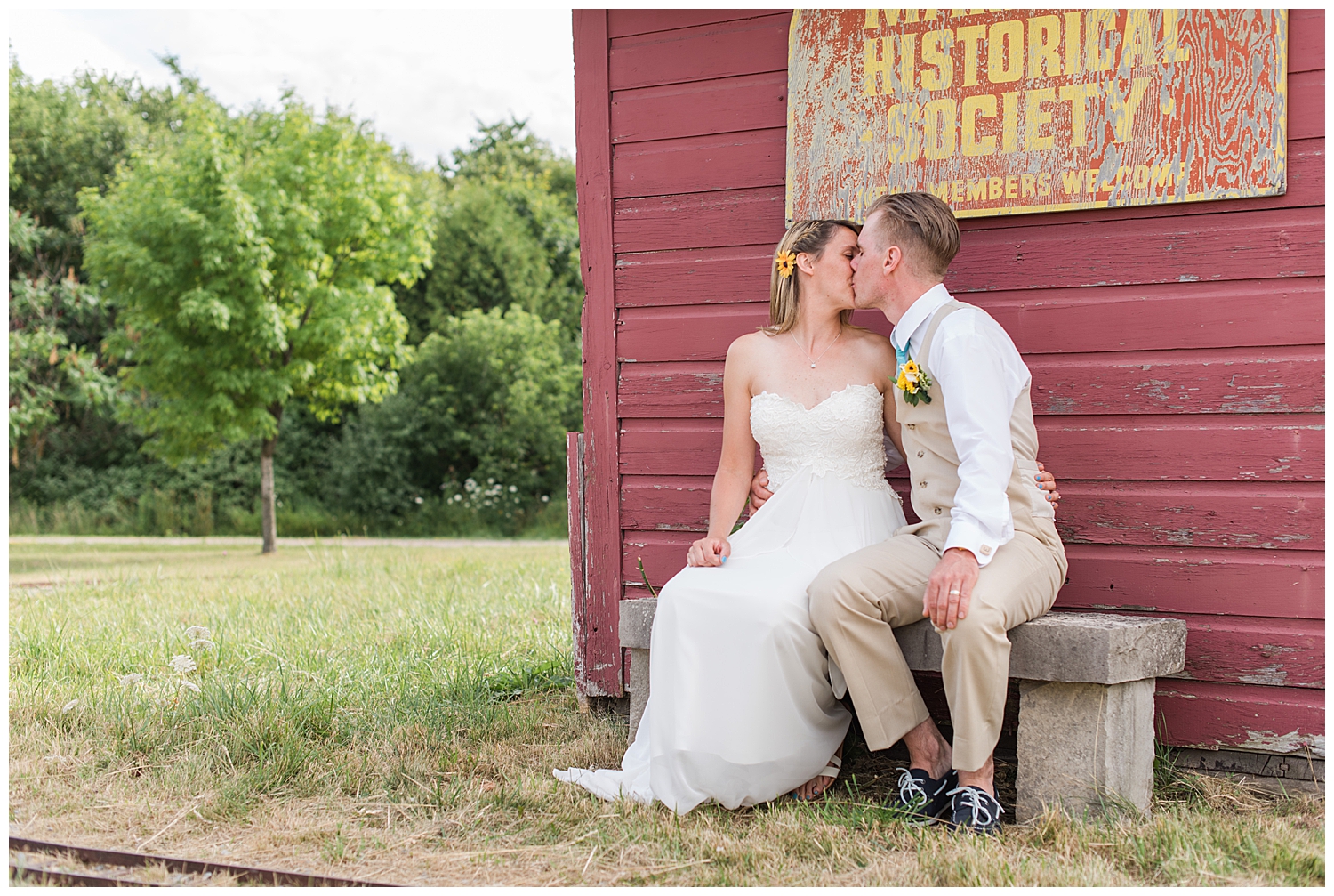 bride and groom kissing at markham museum